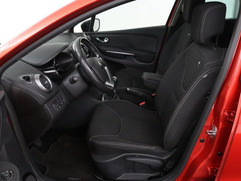Renault Clio 0.9 TCe Limited | Trekhaak | Camera | Navigatie | Cruise control | Airco | Bluetooth | Parkeerhulp | Getint glas | DAB