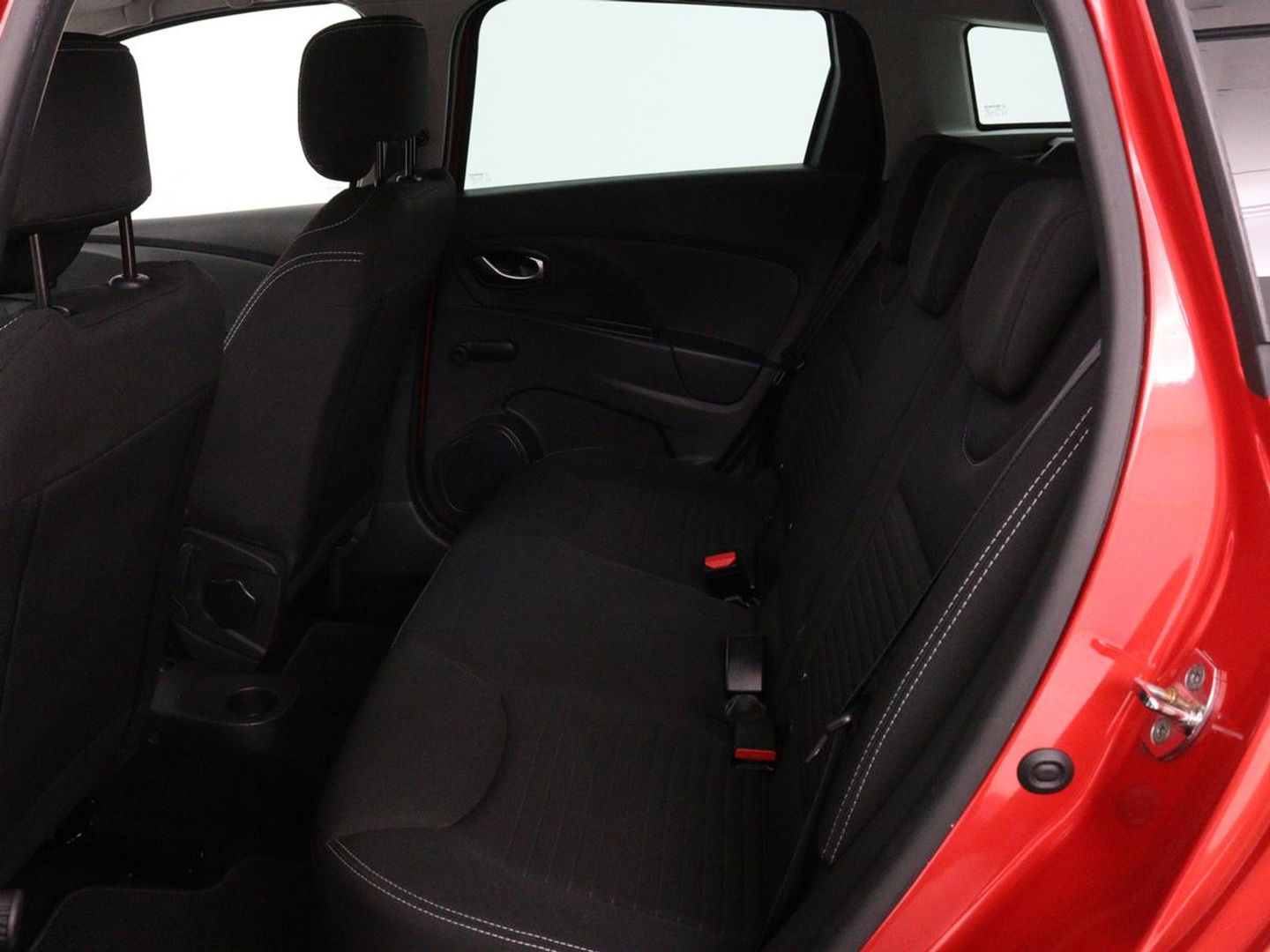 Renault Clio 0.9 TCe Limited | Trekhaak | Camera | Navigatie | Cruise control | Airco | Bluetooth | Parkeerhulp | Getint glas | DAB