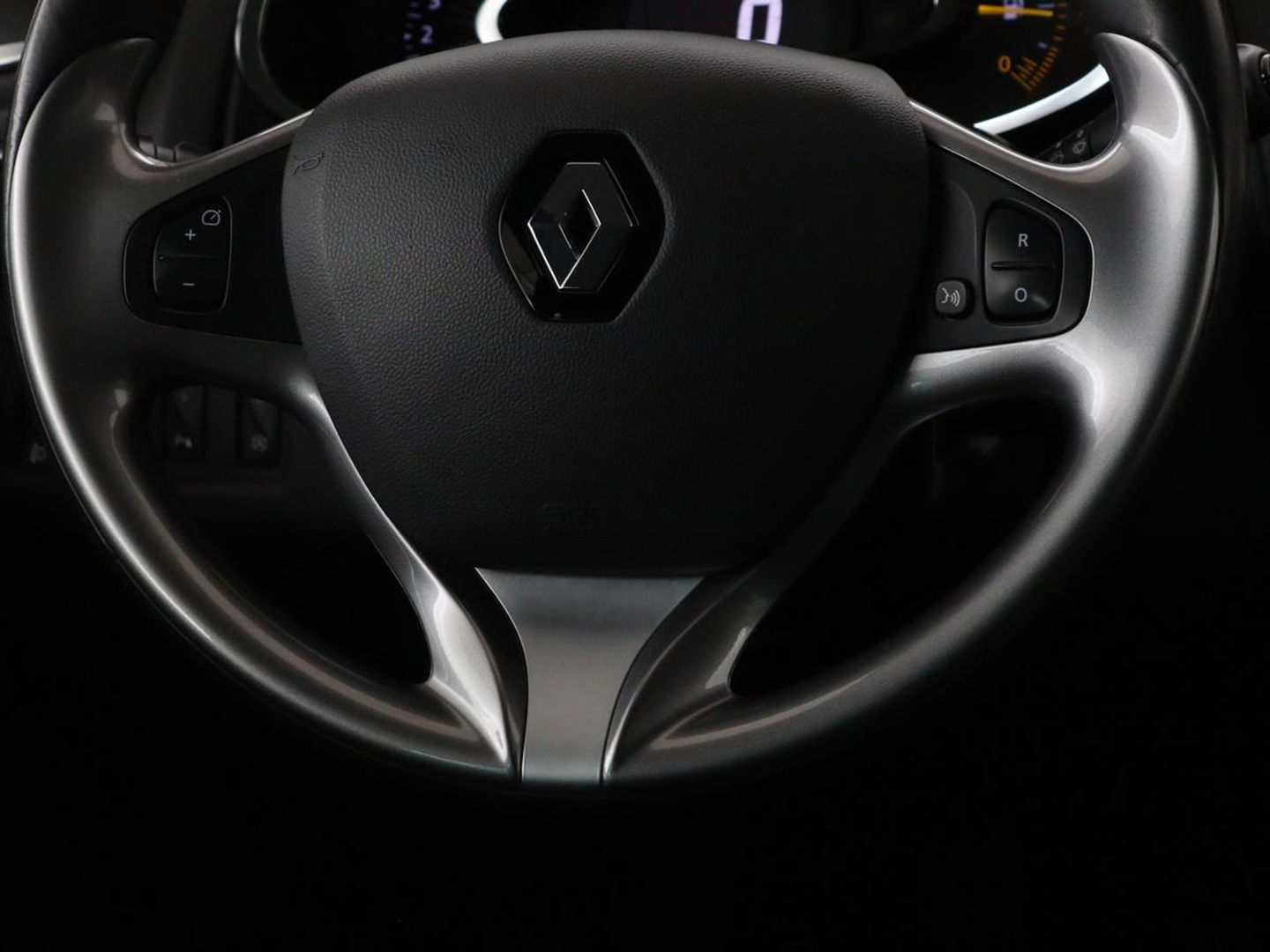 Renault Clio 0.9 TCe Limited | Trekhaak | Camera | Navigatie | Cruise control | Airco | Bluetooth | Parkeerhulp | Getint glas | DAB