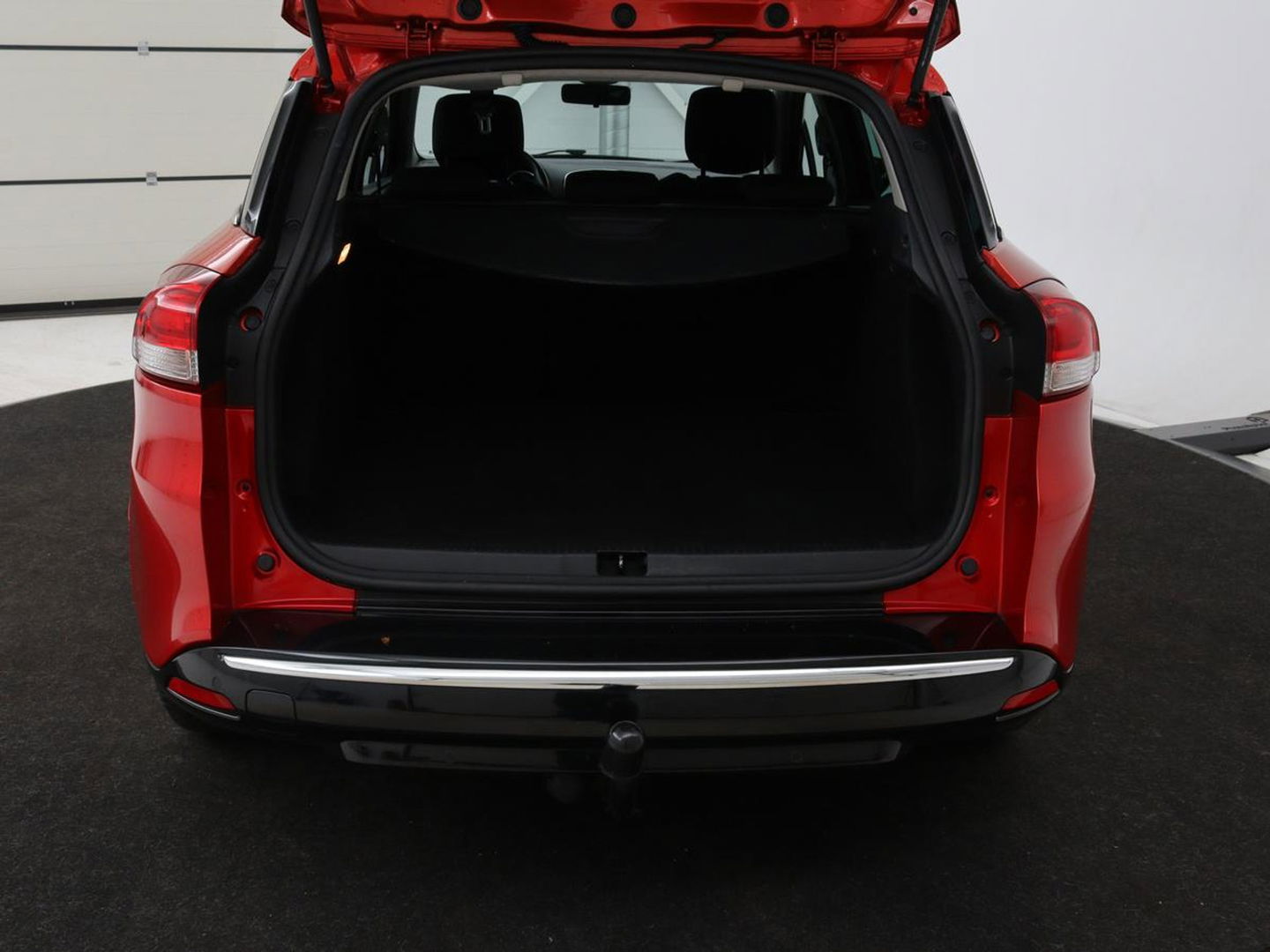 Renault Clio 0.9 TCe Limited | Trekhaak | Camera | Navigatie | Cruise control | Airco | Bluetooth | Parkeerhulp | Getint glas | DAB
