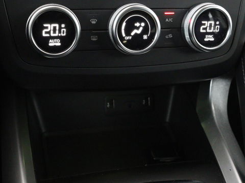 Renault Kadjar 1.3 TCe Zen | Automaat | Stoelverwarming | Trekhaak | Navigatie | Climate control | Keyless | Parkeerhulp | Cruise control