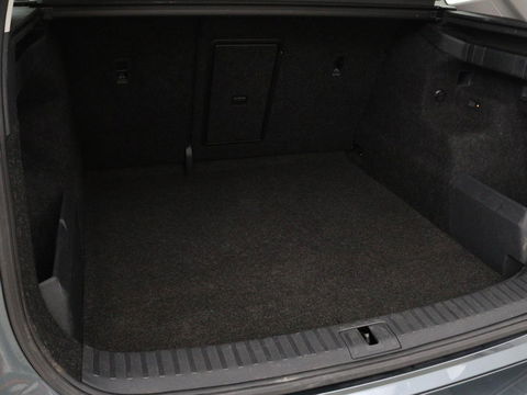 Škoda Enyaq iV 60 | Trekhaak | Camera | Sfeerverlichting | Carplay | Full LED | Navigatie | Cruise control | Bluetooth | Parkeerhulp | DAB