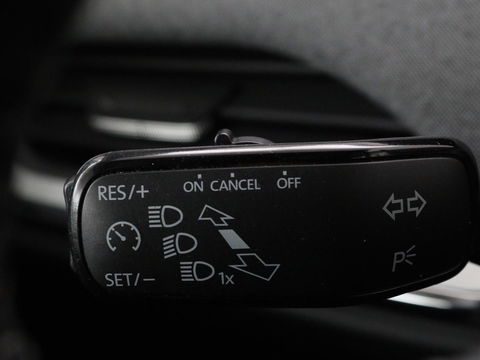 Škoda Enyaq iV 60 | Trekhaak | Camera | Sfeerverlichting | Carplay | Full LED | Navigatie | Cruise control | Bluetooth | Parkeerhulp | DAB