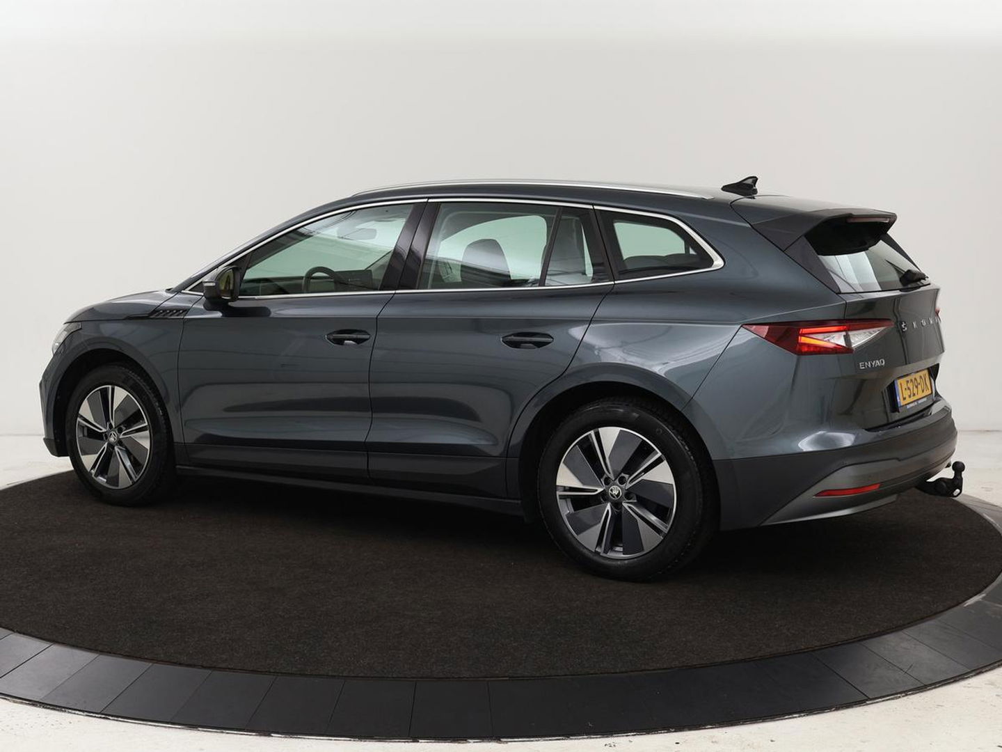 Škoda Enyaq iV 60 | Trekhaak | Camera | Sfeerverlichting | Carplay | Full LED | Navigatie | Cruise control | Bluetooth | Parkeerhulp | DAB