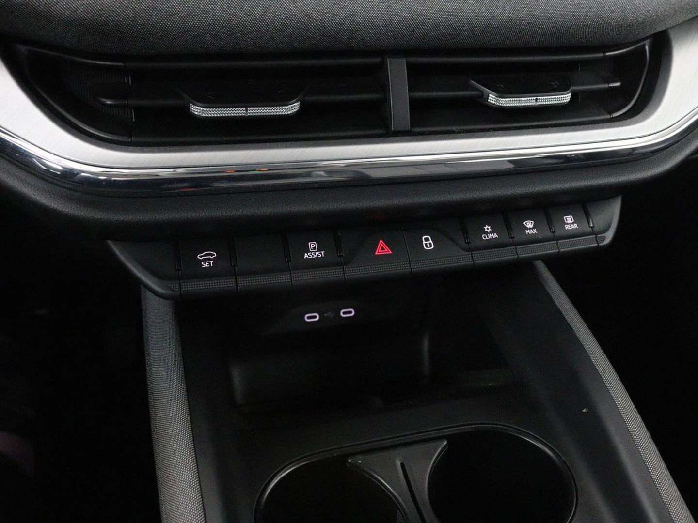 Škoda Enyaq iV 60 | Trekhaak | Camera | Sfeerverlichting | Carplay | Full LED | Navigatie | Cruise control | Bluetooth | Parkeerhulp | DAB