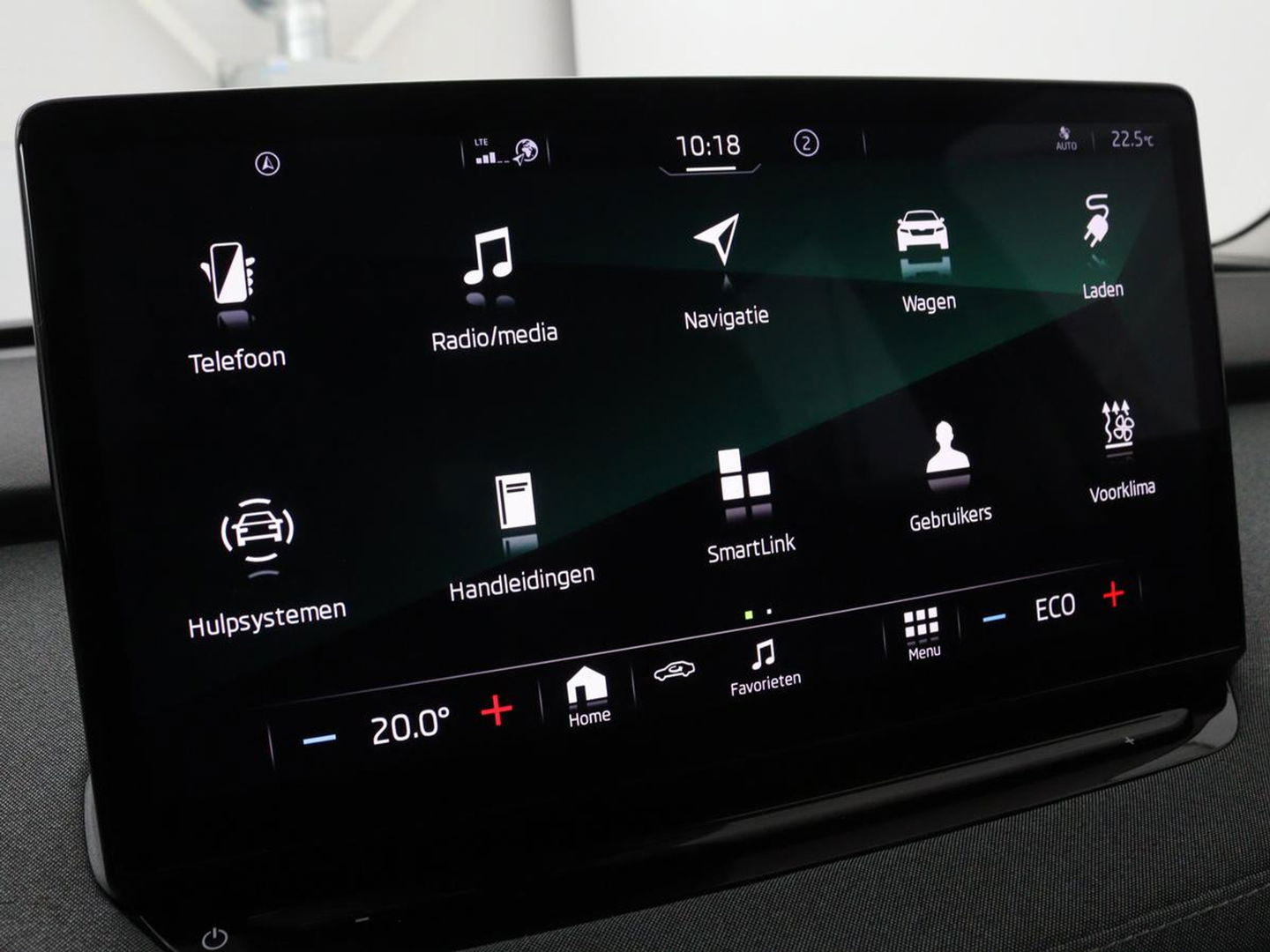 Škoda Enyaq iV 60 | Trekhaak | Camera | Sfeerverlichting | Carplay | Full LED | Navigatie | Cruise control | Bluetooth | Parkeerhulp | DAB