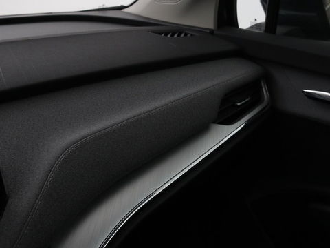 Škoda Enyaq iV 60 | Trekhaak | Camera | Sfeerverlichting | Carplay | Full LED | Navigatie | Cruise control | Bluetooth | Parkeerhulp | DAB