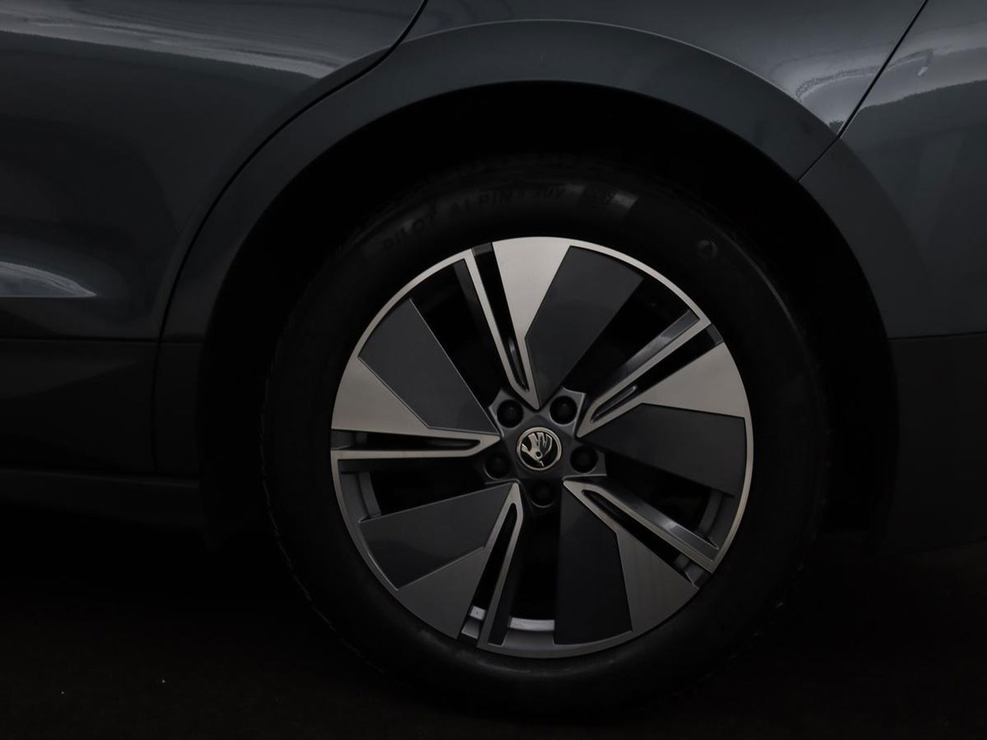 Škoda Enyaq iV 60 | Trekhaak | Camera | Sfeerverlichting | Carplay | Full LED | Navigatie | Cruise control | Bluetooth | Parkeerhulp | DAB