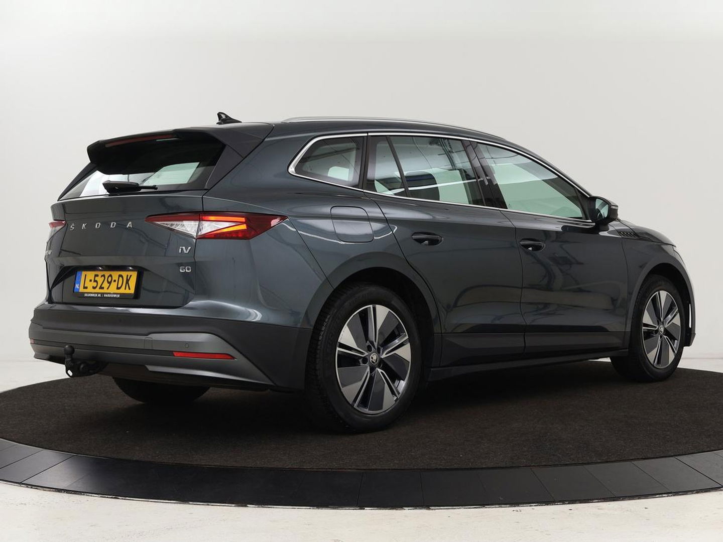 Škoda Enyaq iV 60 | Trekhaak | Camera | Sfeerverlichting | Carplay | Full LED | Navigatie | Cruise control | Bluetooth | Parkeerhulp | DAB