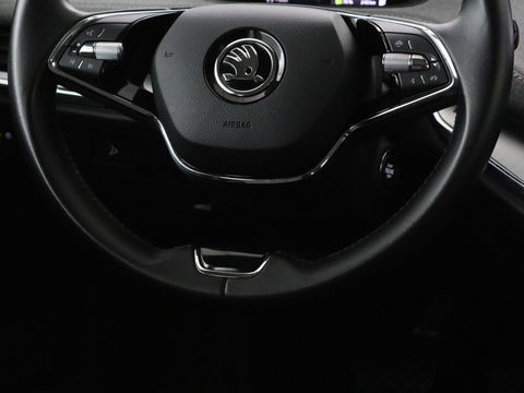 Škoda Enyaq iV 60 | Trekhaak | Camera | Sfeerverlichting | Carplay | Full LED | Navigatie | Cruise control | Bluetooth | Parkeerhulp | DAB