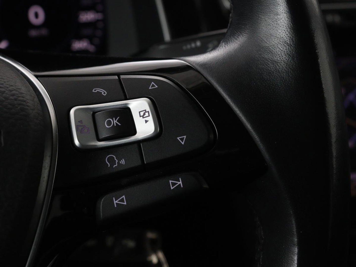 Volkswagen Golf 1.0 TSI Highline | Full LED | Virtual Cockpit | Carplay | Adaptive cruise | Navigatie | Climate control | Parkeerhulp | Sportstoelen