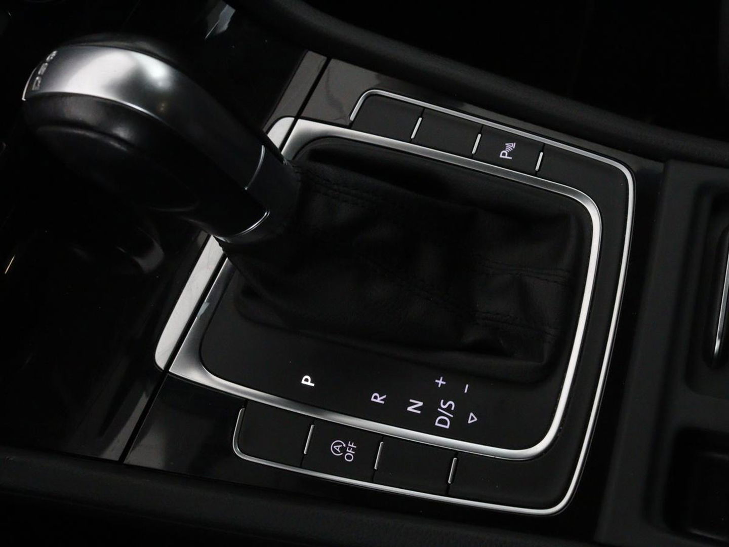 Volkswagen Golf 1.0 TSI Highline | Full LED | Virtual Cockpit | Carplay | Adaptive cruise | Navigatie | Climate control | Parkeerhulp | Sportstoelen