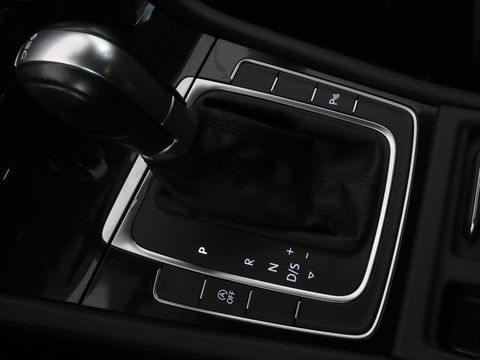 Volkswagen Golf 1.0 TSI Highline | Full LED | Virtual Cockpit | Carplay | Adaptive cruise | Navigatie | Climate control | Parkeerhulp | Sportstoelen