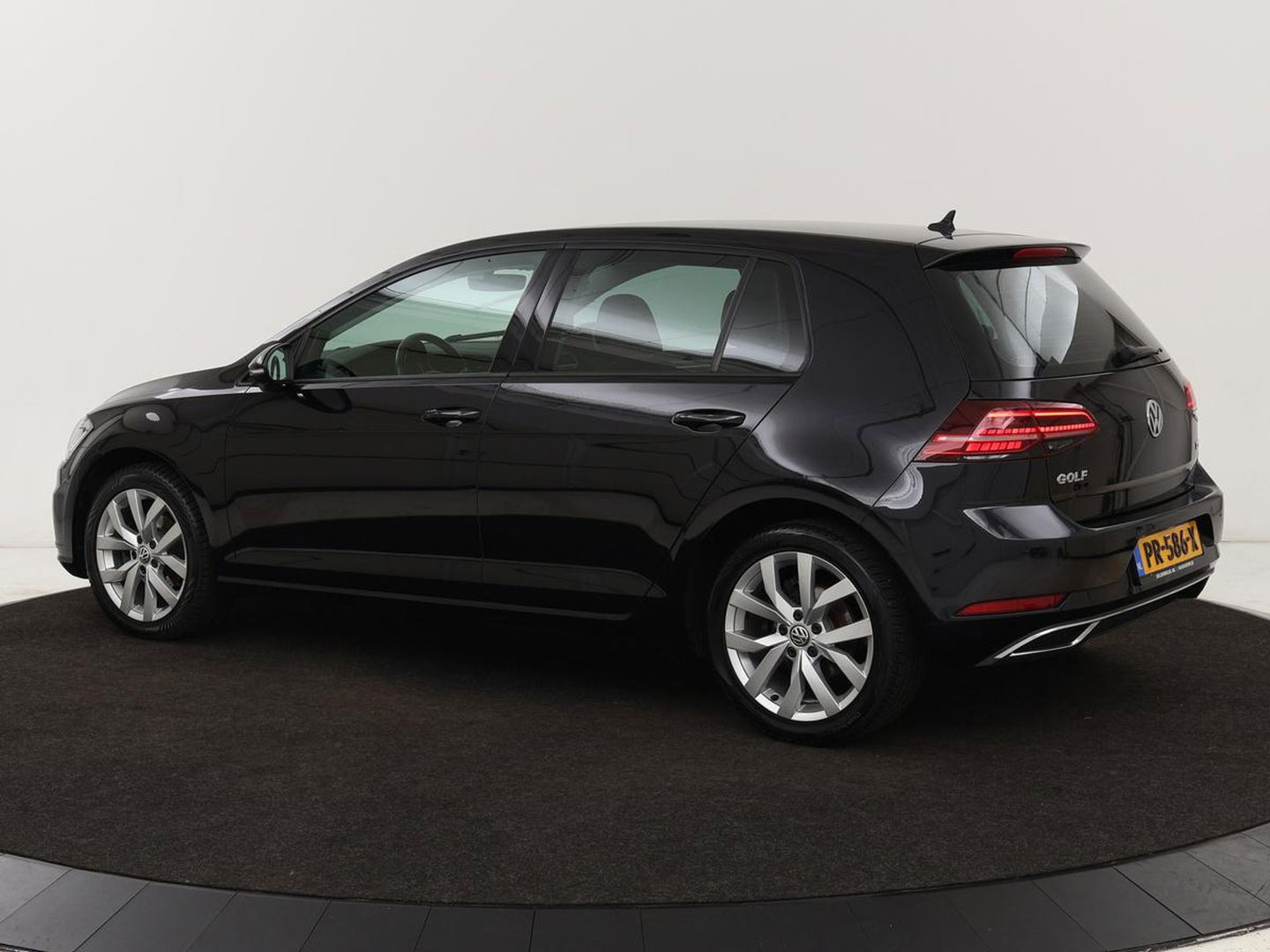 Volkswagen Golf 1.0 TSI Highline | Full LED | Virtual Cockpit | Carplay | Adaptive cruise | Navigatie | Climate control | Parkeerhulp | Sportstoelen