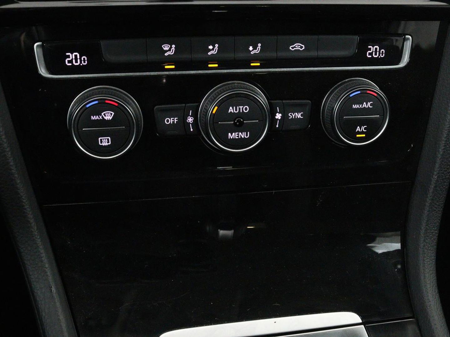 Volkswagen Golf 1.0 TSI Highline | Full LED | Virtual Cockpit | Carplay | Adaptive cruise | Navigatie | Climate control | Parkeerhulp | Sportstoelen