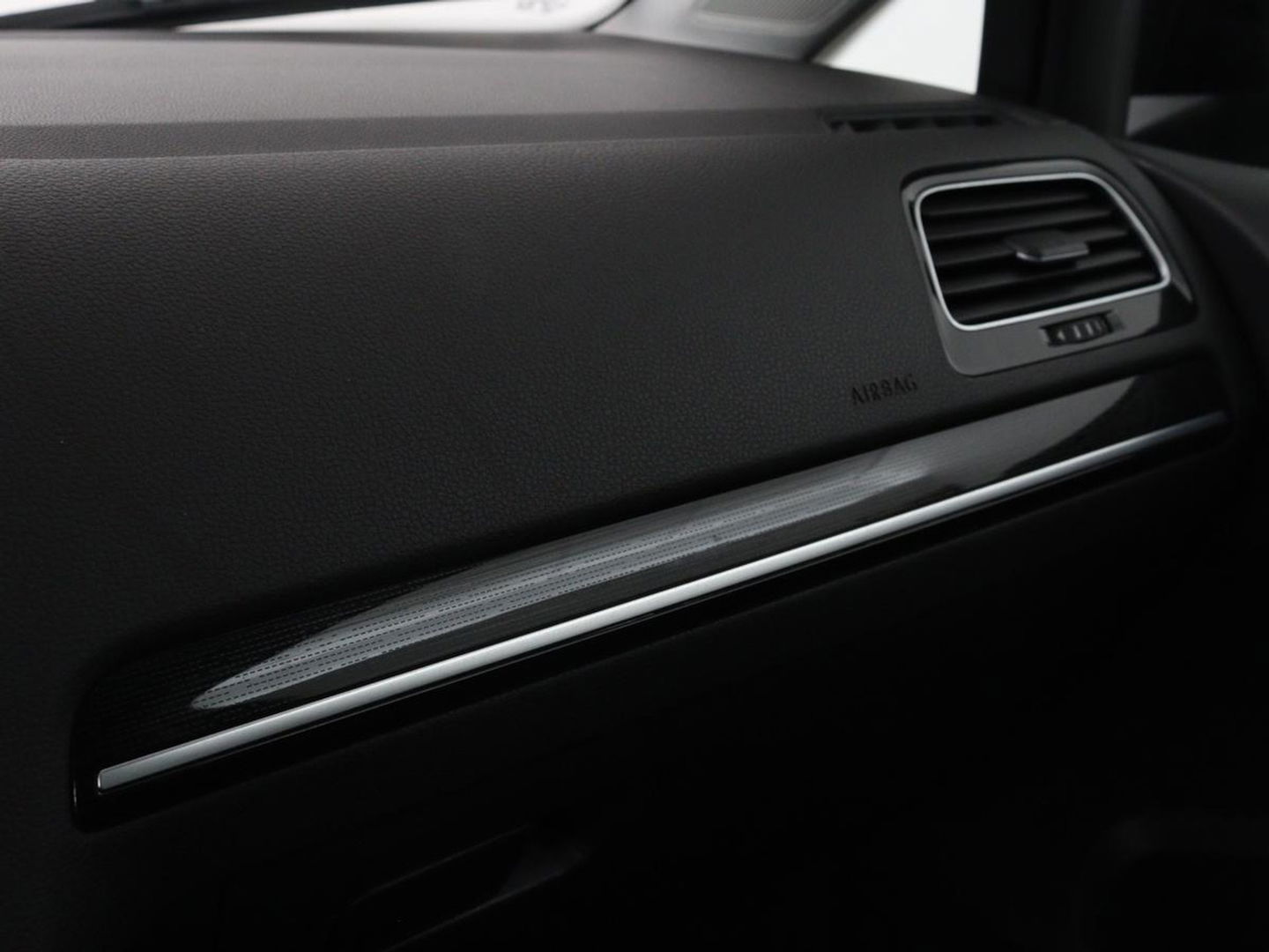 Volkswagen Golf 1.0 TSI Highline | Full LED | Virtual Cockpit | Carplay | Adaptive cruise | Navigatie | Climate control | Parkeerhulp | Sportstoelen