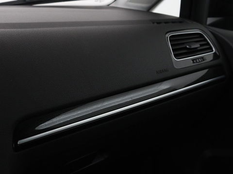 Volkswagen Golf 1.0 TSI Highline | Full LED | Virtual Cockpit | Carplay | Adaptive cruise | Navigatie | Climate control | Parkeerhulp | Sportstoelen