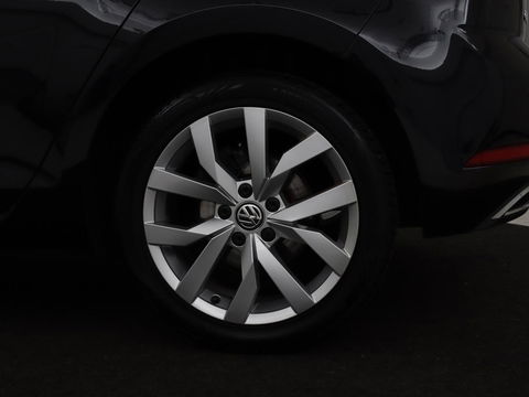 Volkswagen Golf 1.0 TSI Highline | Full LED | Virtual Cockpit | Carplay | Adaptive cruise | Navigatie | Climate control | Parkeerhulp | Sportstoelen