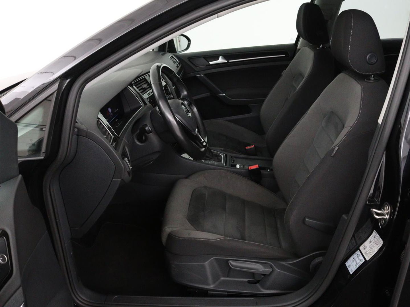 Volkswagen Golf 1.0 TSI Highline | Full LED | Virtual Cockpit | Carplay | Adaptive cruise | Navigatie | Climate control | Parkeerhulp | Sportstoelen