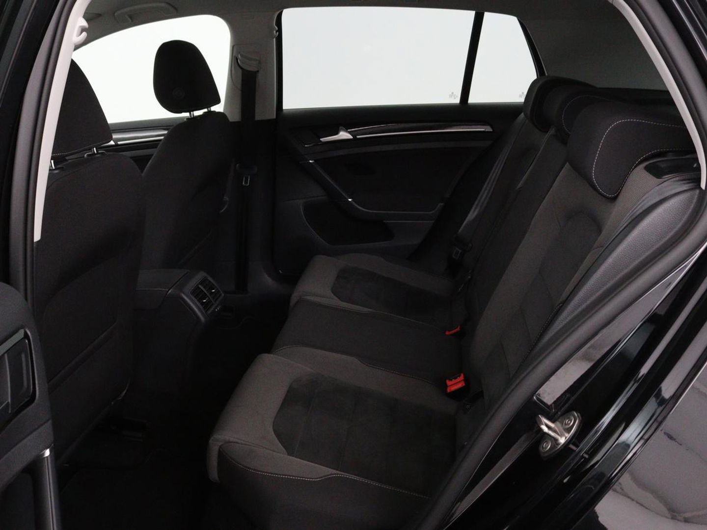 Volkswagen Golf 1.0 TSI Highline | Full LED | Virtual Cockpit | Carplay | Adaptive cruise | Navigatie | Climate control | Parkeerhulp | Sportstoelen
