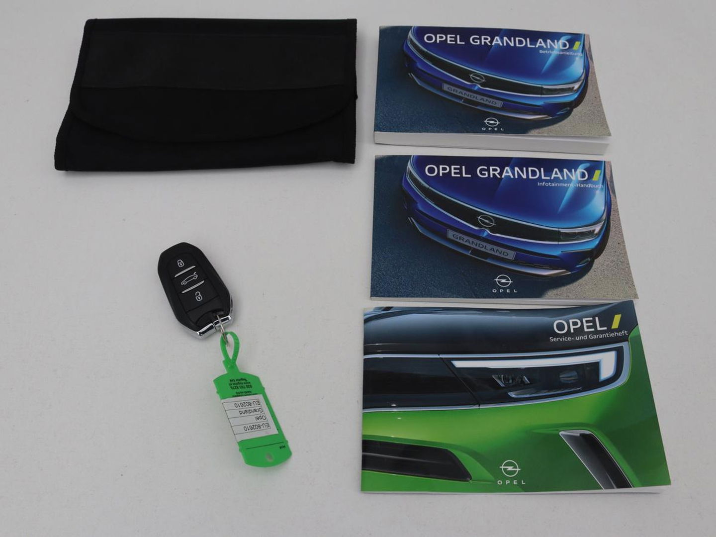 Opel Grandland 1.6 Turbo Hybrid Ultimate | Stoelventilatie | Nachtzicht | Leder | Adaptive cruise | 360 camera | Carplay | Matrix LED | Park Assist | Stoelverwarming | Keyless | Navigatie | PHEV