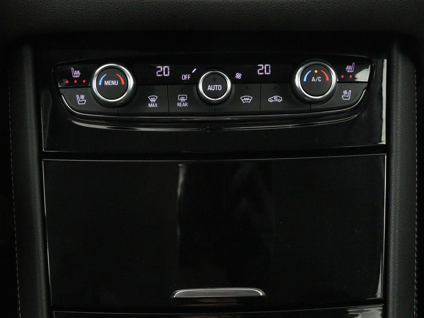 Opel Grandland 1.6 Turbo Hybrid Ultimate | Stoelventilatie | Nachtzicht | Leder | Adaptive cruise | 360 camera | Carplay | Matrix LED | Park Assist | Stoelverwarming | Keyless | Navigatie | PHEV