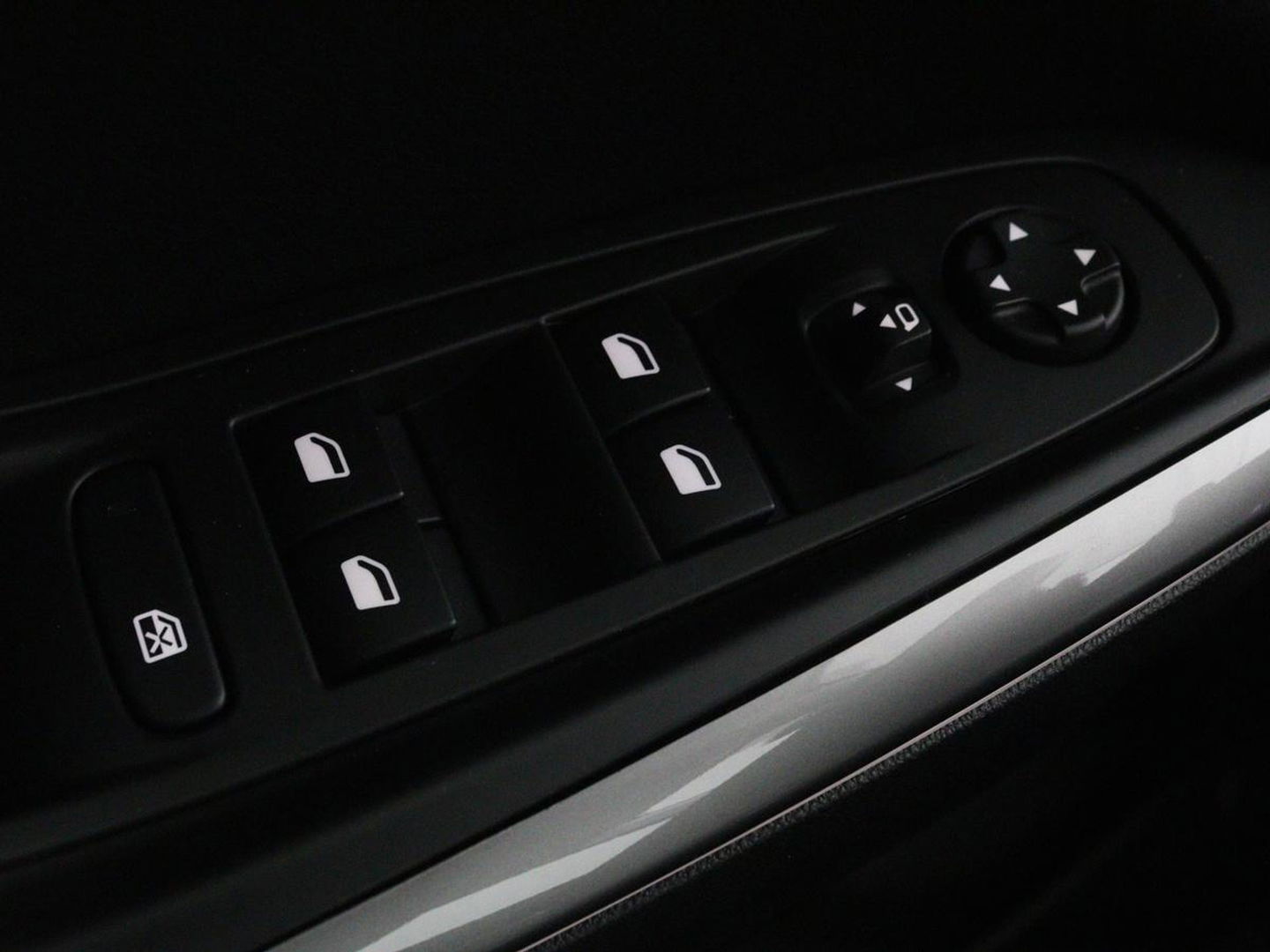 Opel Grandland 1.6 Turbo Hybrid Ultimate | Stoelventilatie | Nachtzicht | Leder | Adaptive cruise | 360 camera | Carplay | Matrix LED | Park Assist | Stoelverwarming | Keyless | Navigatie | PHEV