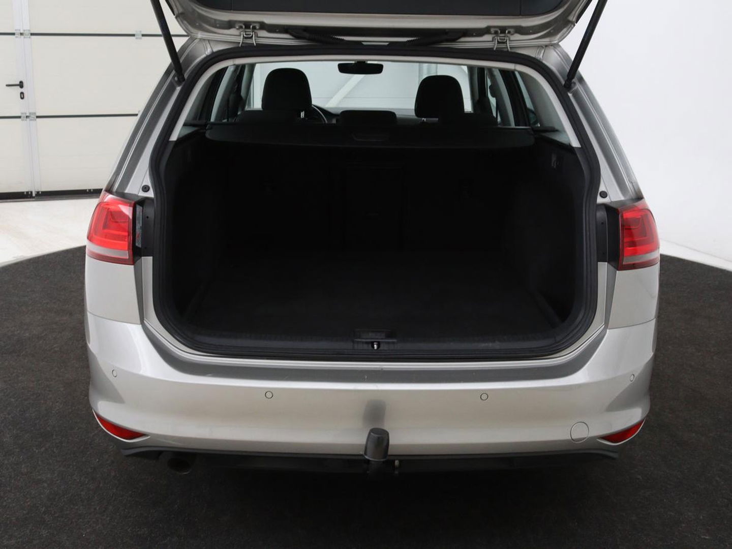Volkswagen Golf 1.0 TSI Connected Series | Carplay | Camera | Navigatie | Climate control | Parkeerhulp | Cruise control | Sportstoelen