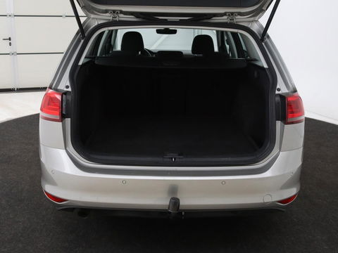 Volkswagen Golf 1.0 TSI Connected Series | Carplay | Camera | Navigatie | Climate control | Parkeerhulp | Cruise control | Sportstoelen