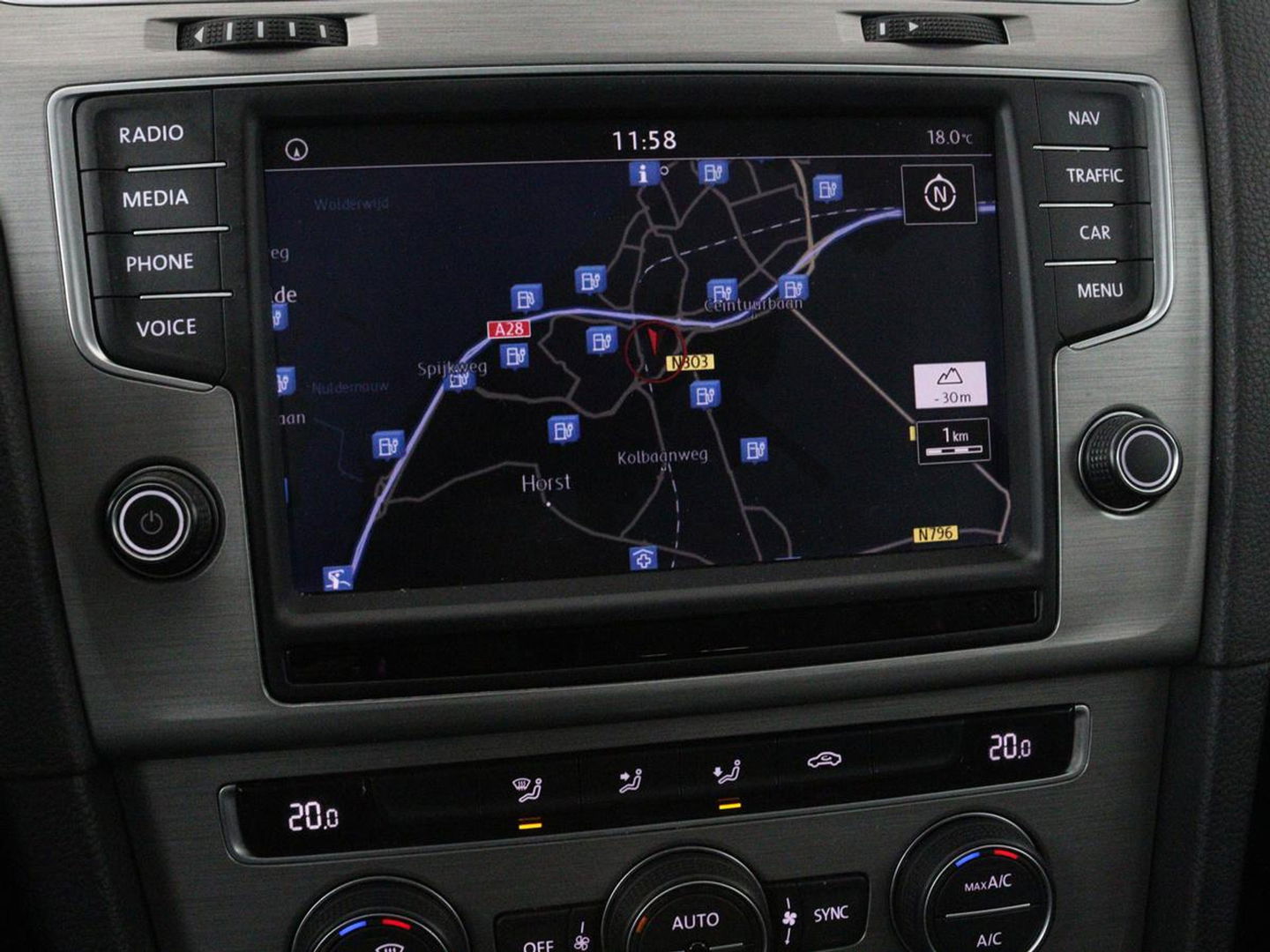 Volkswagen Golf 1.0 TSI Connected Series | Carplay | Camera | Navigatie | Climate control | Parkeerhulp | Cruise control | Sportstoelen