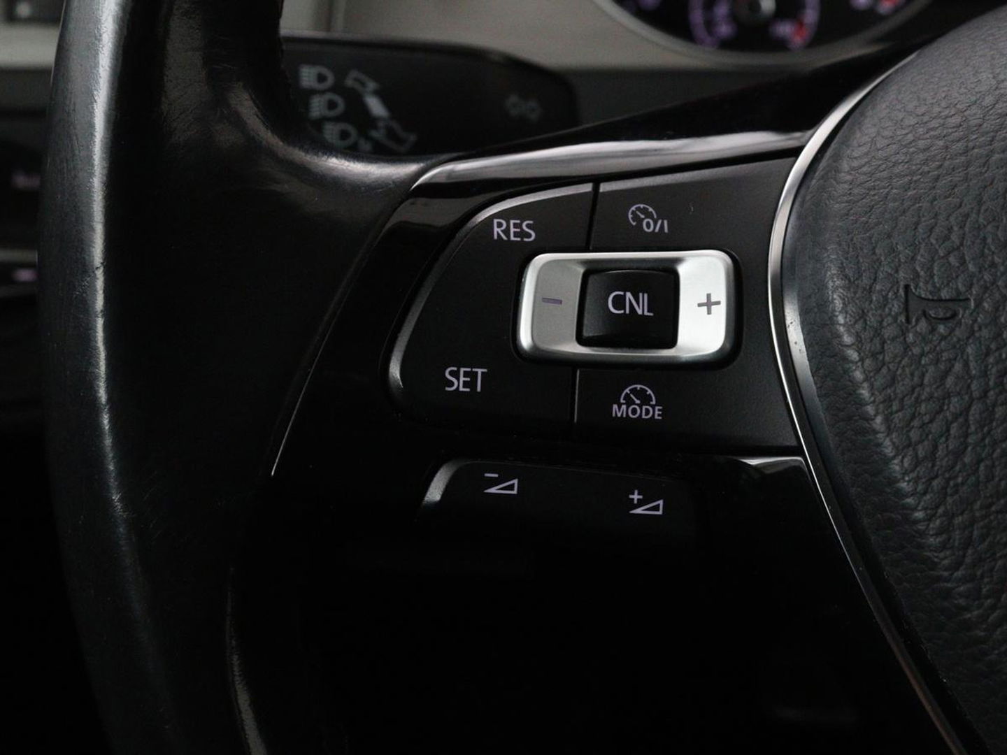 Volkswagen Golf 1.0 TSI Connected Series | Carplay | Camera | Navigatie | Climate control | Parkeerhulp | Cruise control | Sportstoelen