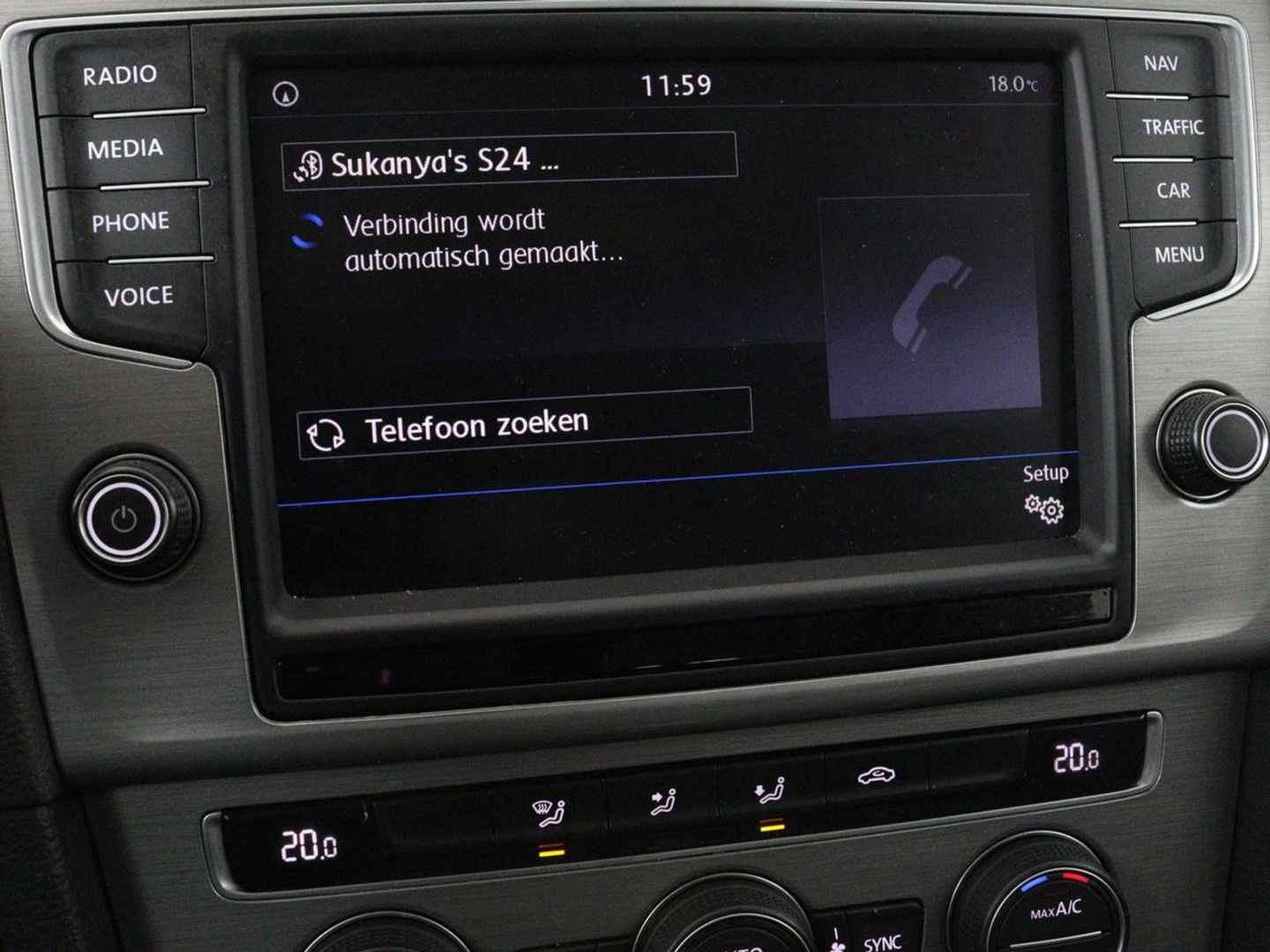 Volkswagen Golf 1.0 TSI Connected Series | Carplay | Camera | Navigatie | Climate control | Parkeerhulp | Cruise control | Sportstoelen
