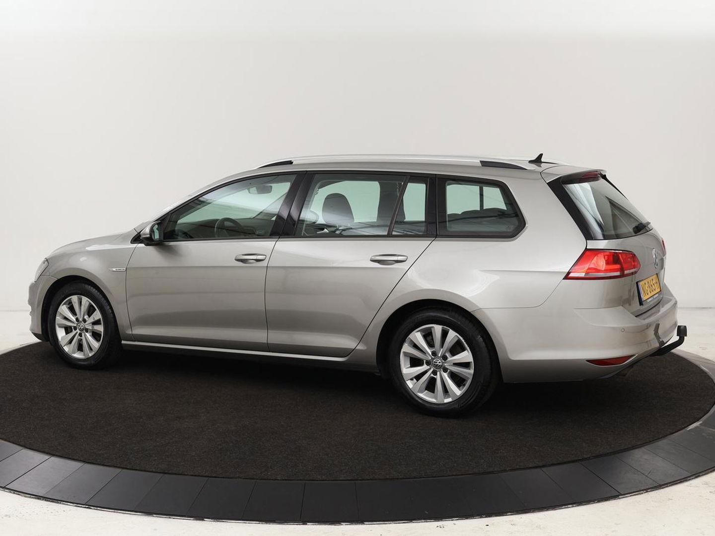 Volkswagen Golf 1.0 TSI Connected Series | Carplay | Camera | Navigatie | Climate control | Parkeerhulp | Cruise control | Sportstoelen