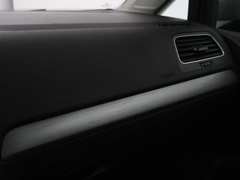 Volkswagen Golf 1.0 TSI Connected Series | Carplay | Camera | Navigatie | Climate control | Parkeerhulp | Cruise control | Sportstoelen