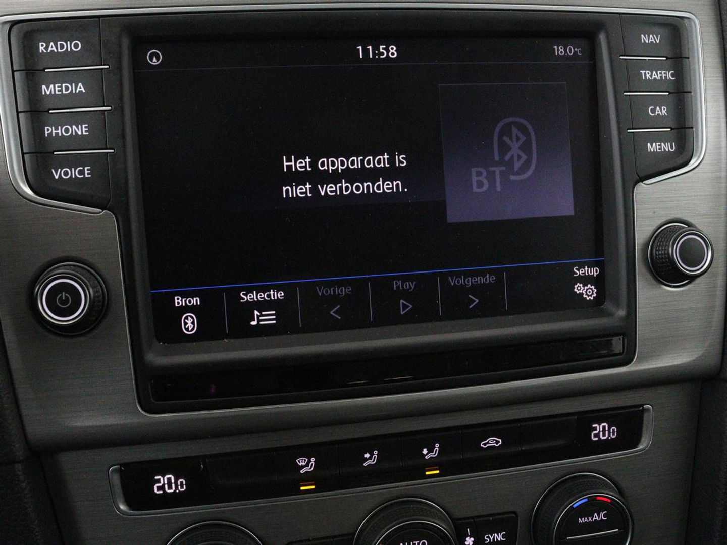 Volkswagen Golf 1.0 TSI Connected Series | Carplay | Camera | Navigatie | Climate control | Parkeerhulp | Cruise control | Sportstoelen
