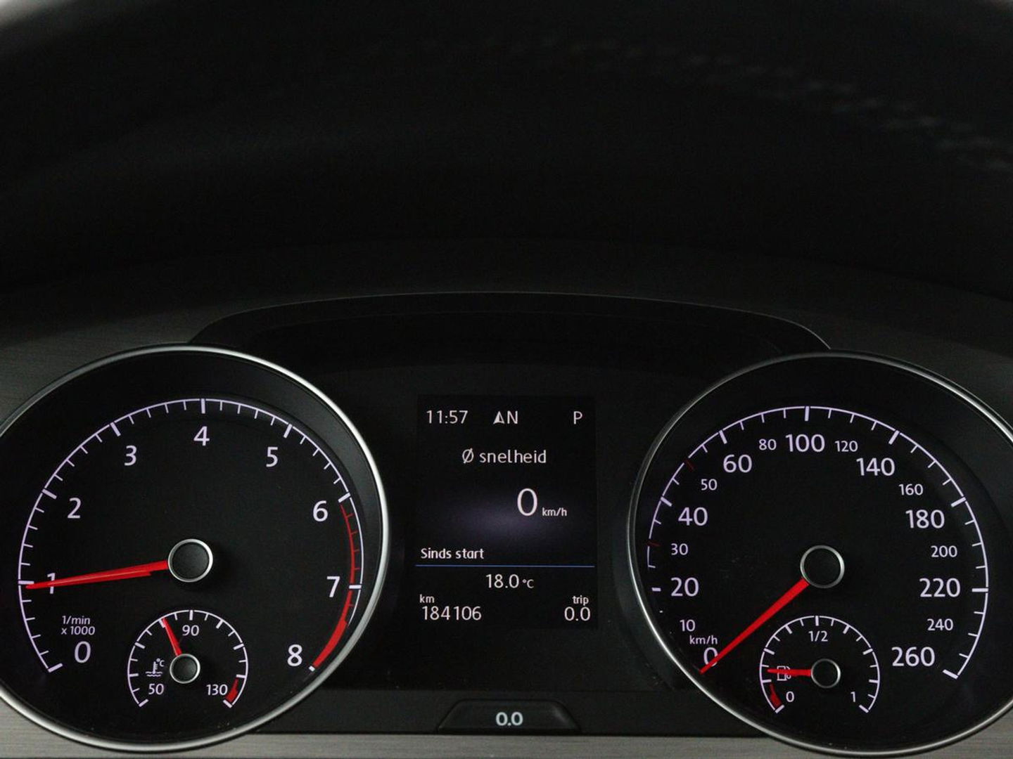 Volkswagen Golf 1.0 TSI Connected Series | Carplay | Camera | Navigatie | Climate control | Parkeerhulp | Cruise control | Sportstoelen