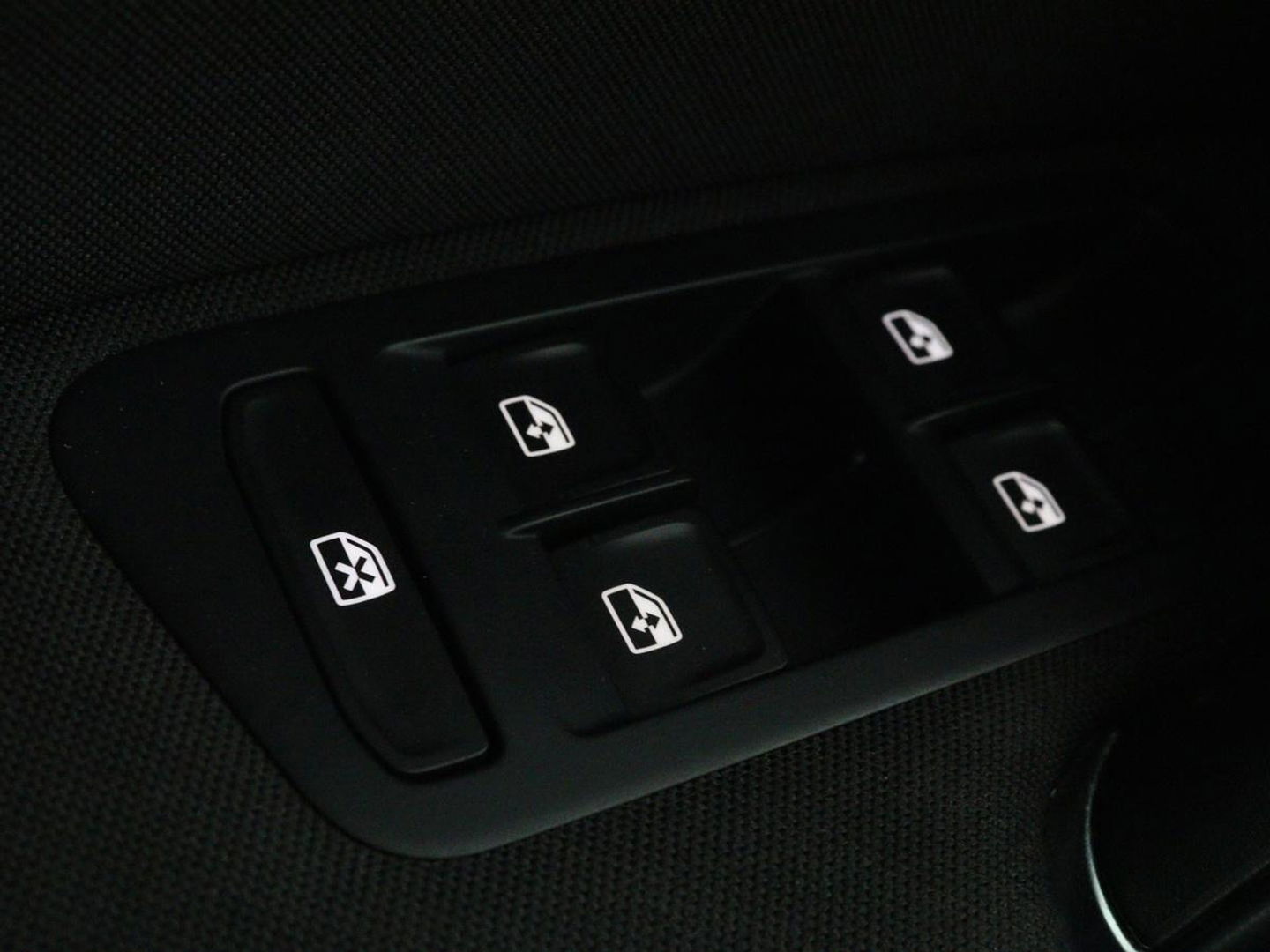 Volkswagen Golf 1.0 TSI Connected Series | Carplay | Camera | Navigatie | Climate control | Parkeerhulp | Cruise control | Sportstoelen