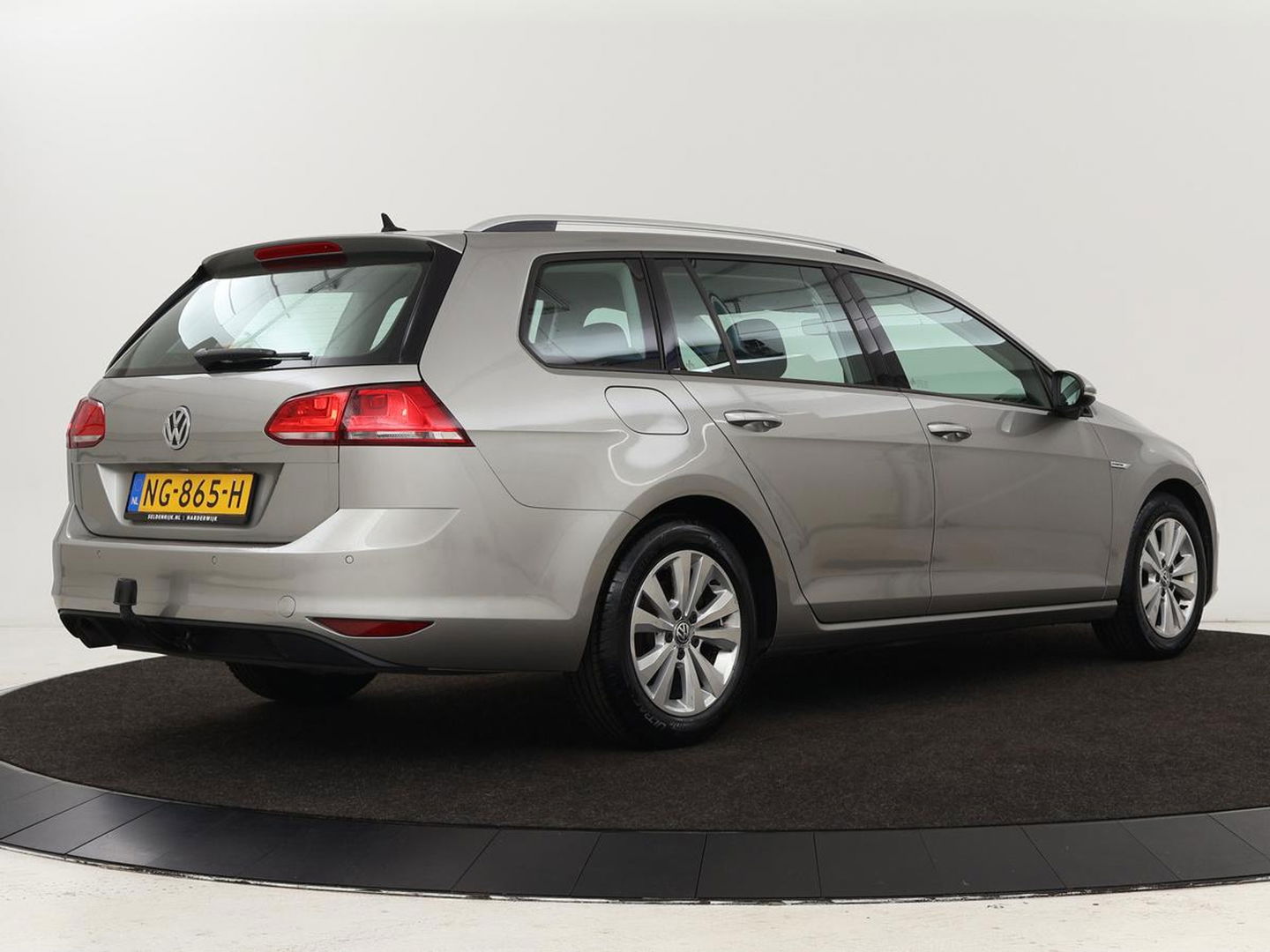 Volkswagen Golf 1.0 TSI Connected Series | Carplay | Camera | Navigatie | Climate control | Parkeerhulp | Cruise control | Sportstoelen