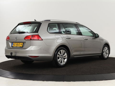 Volkswagen Golf 1.0 TSI Connected Series | Carplay | Camera | Navigatie | Climate control | Parkeerhulp | Cruise control | Sportstoelen