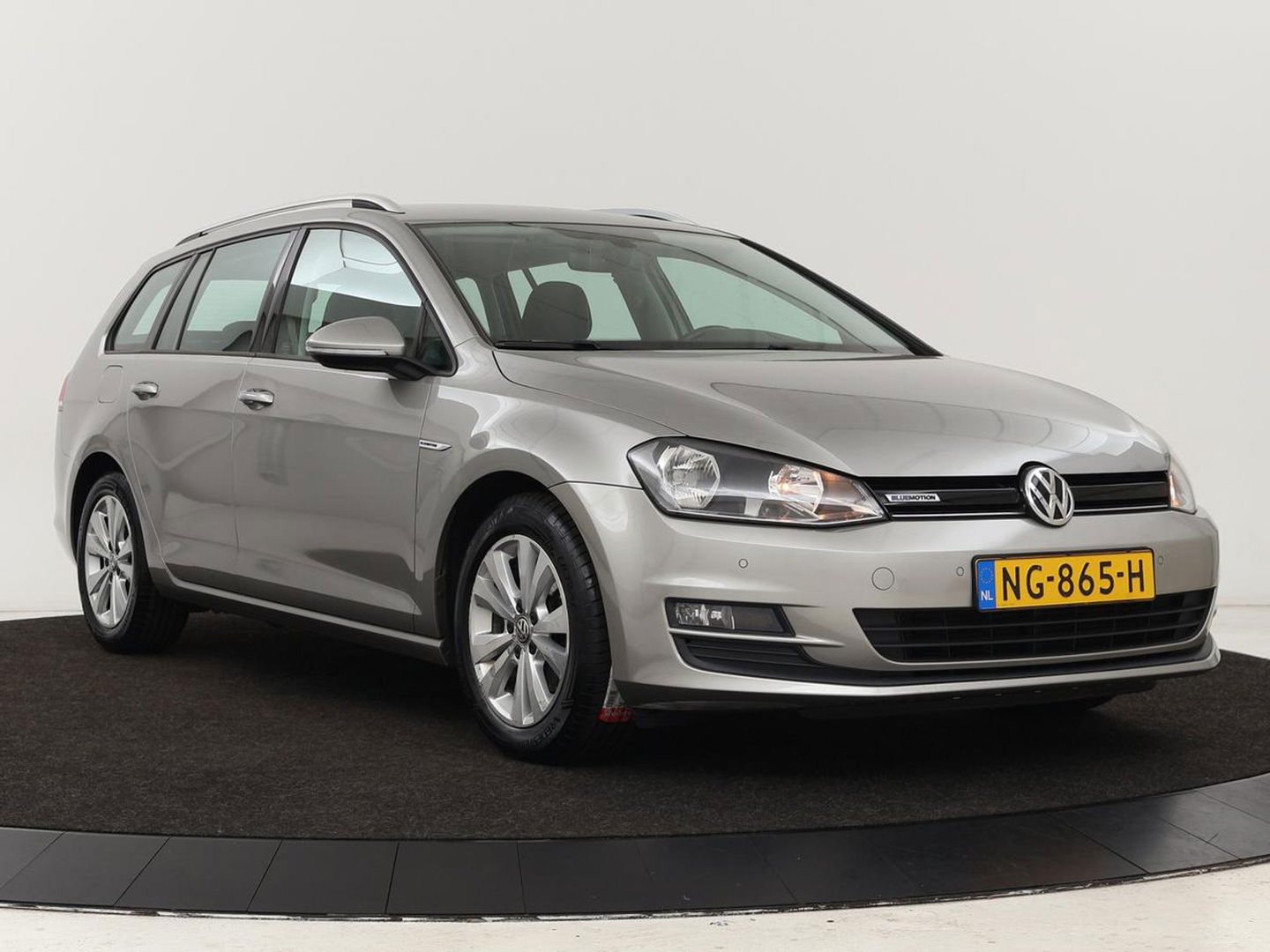 Volkswagen Golf 1.0 TSI Connected Series | Carplay | Camera | Navigatie | Climate control | Parkeerhulp | Cruise control | Sportstoelen