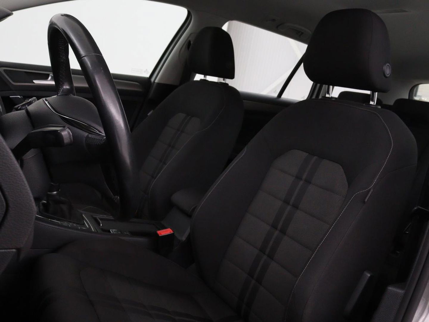 Volkswagen Golf 1.0 TSI Connected Series | Carplay | Camera | Navigatie | Climate control | Parkeerhulp | Cruise control | Sportstoelen
