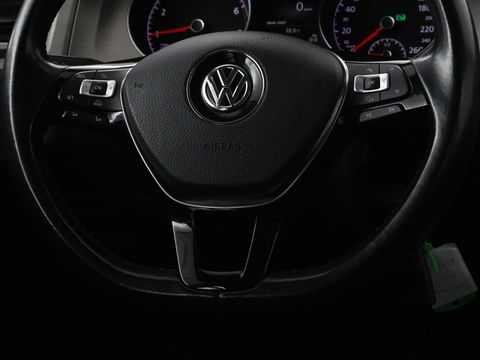 Volkswagen Golf 1.0 TSI Connected Series | Carplay | Camera | Navigatie | Climate control | Parkeerhulp | Cruise control | Sportstoelen