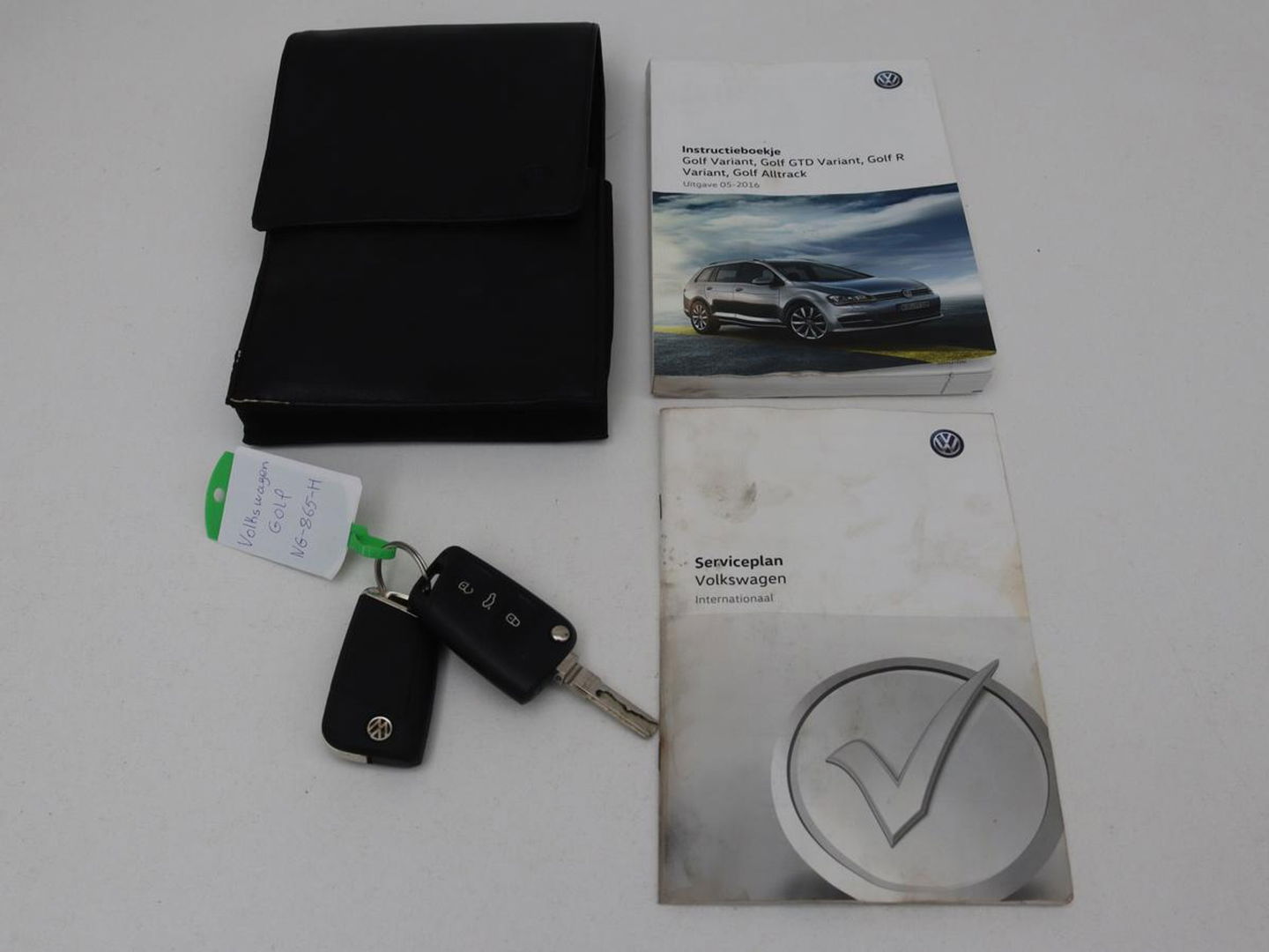 Volkswagen Golf 1.0 TSI Connected Series | Carplay | Camera | Navigatie | Climate control | Parkeerhulp | Cruise control | Sportstoelen