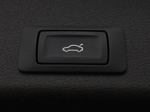 Audi A4 45 TFSI quattro Sport S line Black Edition | Leder | Trekhaak | 360 camera | Virtual Cockpit | Matrix LED | Navigatie | Sportstoelen | Park Assist | Climate control