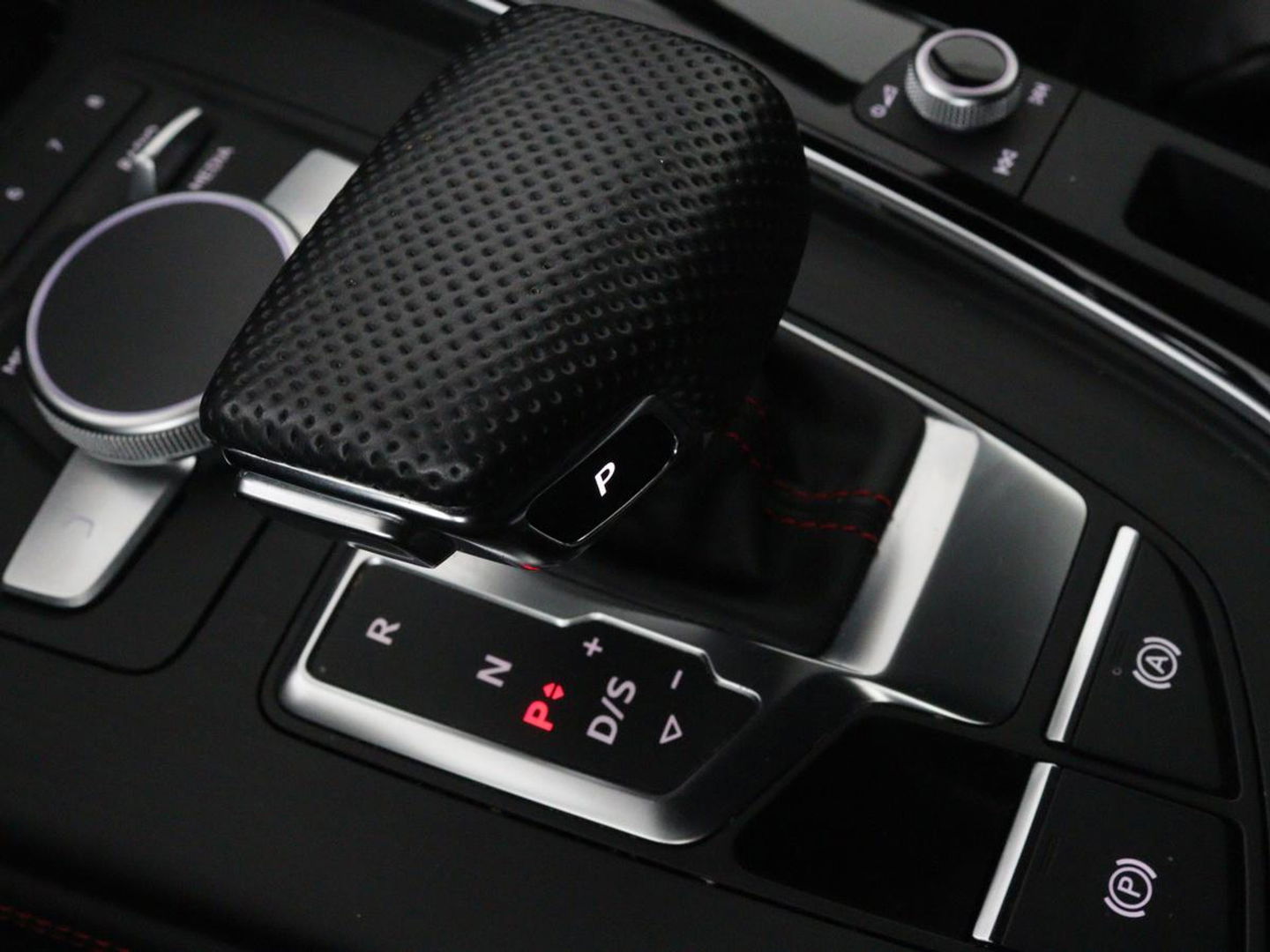 Audi A4 45 TFSI quattro Sport S line Black Edition | Leder | Trekhaak | 360 camera | Virtual Cockpit | Matrix LED | Navigatie | Sportstoelen | Park Assist | Climate control