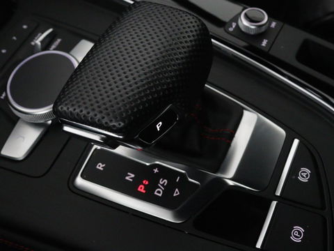 Audi A4 45 TFSI quattro Sport S line Black Edition | Leder | Trekhaak | 360 camera | Virtual Cockpit | Matrix LED | Navigatie | Sportstoelen | Park Assist | Climate control