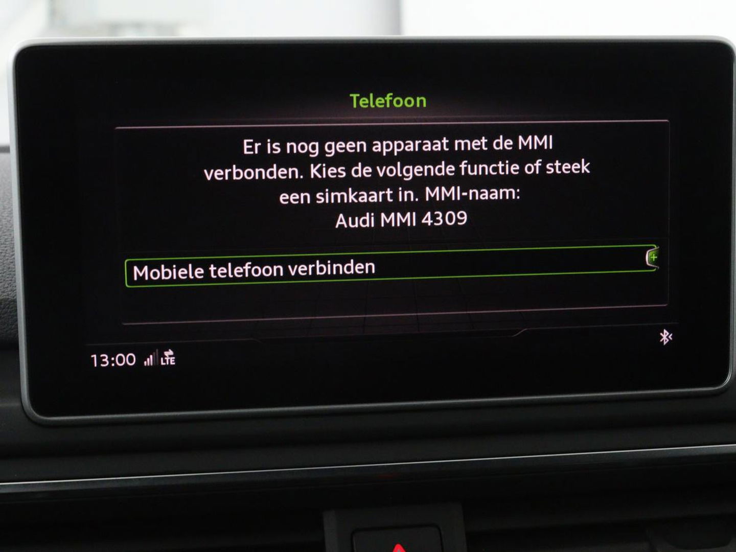 Audi A4 45 TFSI quattro Sport S line Black Edition | Leder | Trekhaak | 360 camera | Virtual Cockpit | Matrix LED | Navigatie | Sportstoelen | Park Assist | Climate control