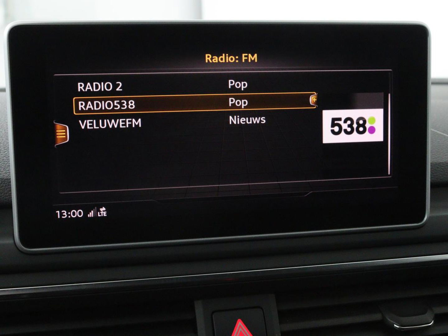 Audi A4 45 TFSI quattro Sport S line Black Edition | Leder | Trekhaak | 360 camera | Virtual Cockpit | Matrix LED | Navigatie | Sportstoelen | Park Assist | Climate control