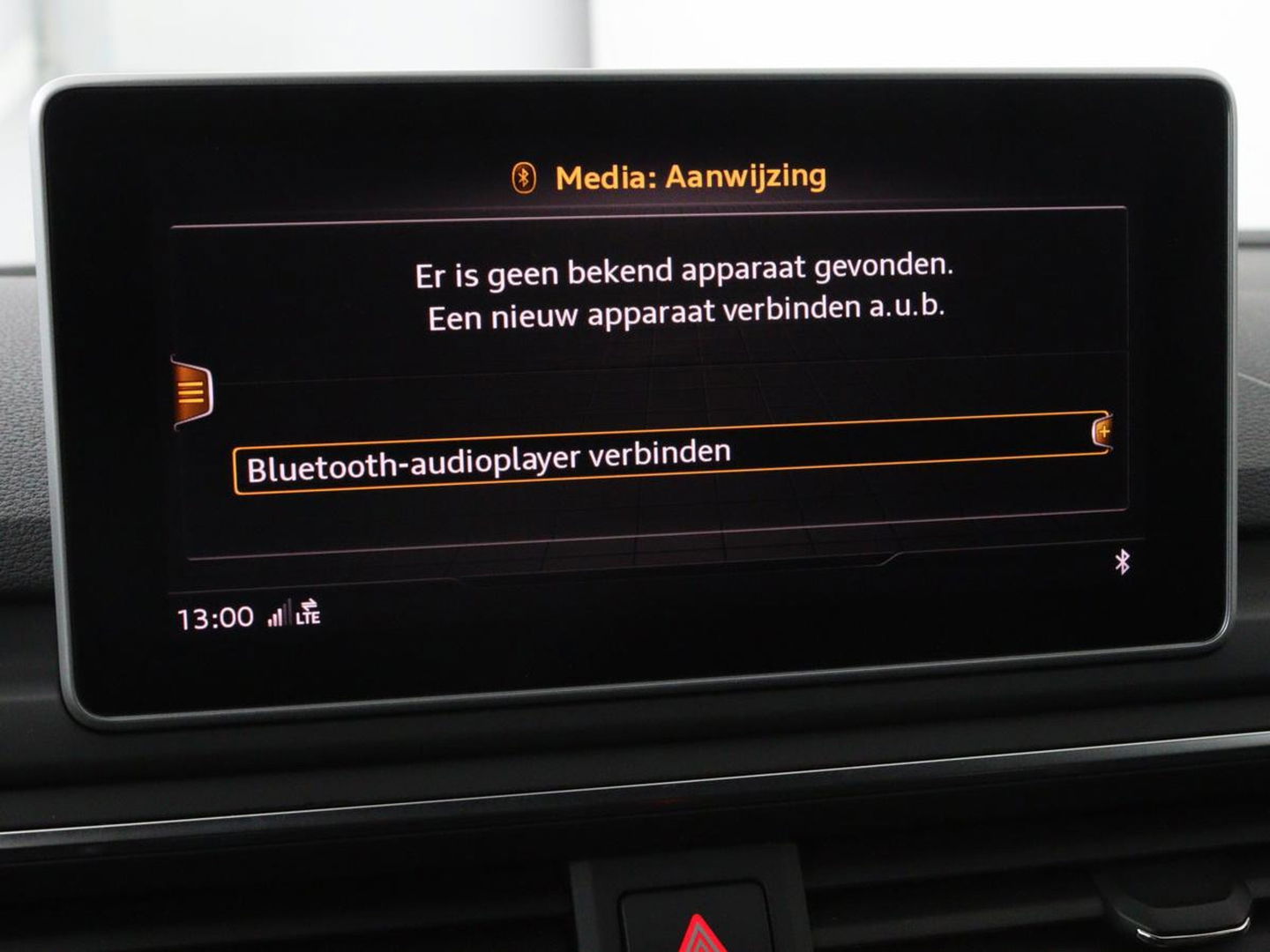 Audi A4 45 TFSI quattro Sport S line Black Edition | Leder | Trekhaak | 360 camera | Virtual Cockpit | Matrix LED | Navigatie | Sportstoelen | Park Assist | Climate control