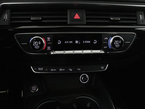 Audi A4 45 TFSI quattro Sport S line Black Edition | Leder | Trekhaak | 360 camera | Virtual Cockpit | Matrix LED | Navigatie | Sportstoelen | Park Assist | Climate control